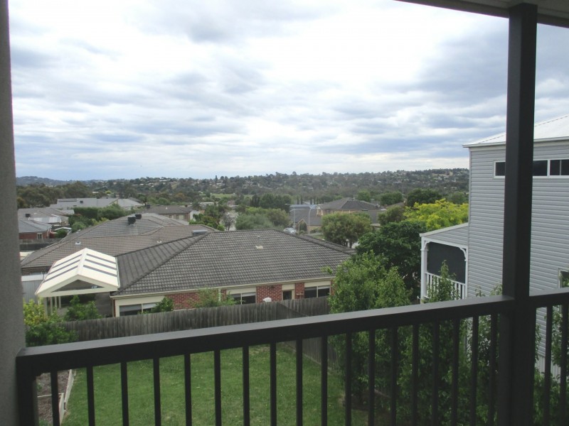 21 Regent Avenue, Mooroolbark VIC 3138