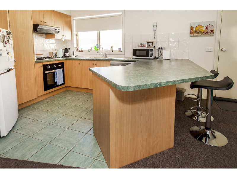 2/44 Geoffrey Drive, Kilsyth VIC 3137