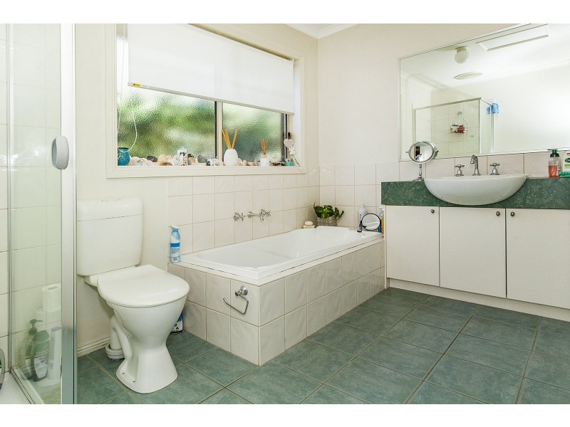 2/44 Geoffrey Drive, Kilsyth VIC 3137