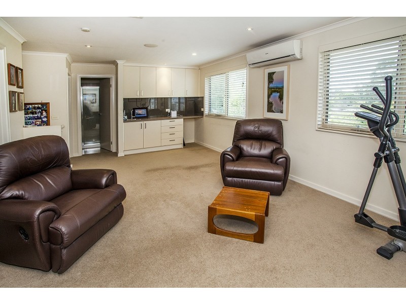 12 Smithacres Road, Montrose VIC 3765