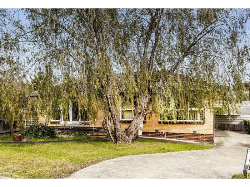 10 Masefield Avenue, Mooroolbark VIC 3138