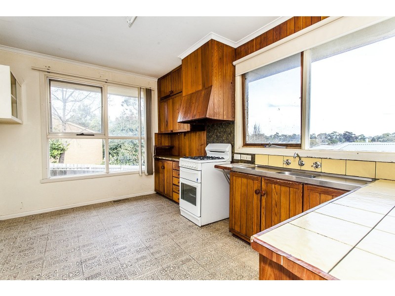 10 Masefield Avenue, Mooroolbark VIC 3138