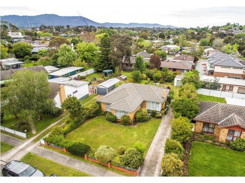 17 Neville Street, Mooroolbark VIC 3138