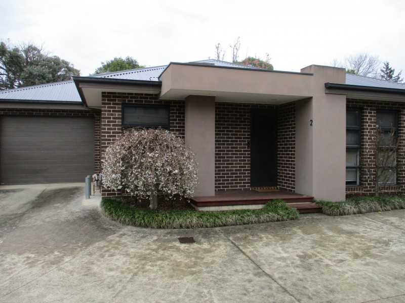 2 Dees Place, Mooroolbark VIC 3138