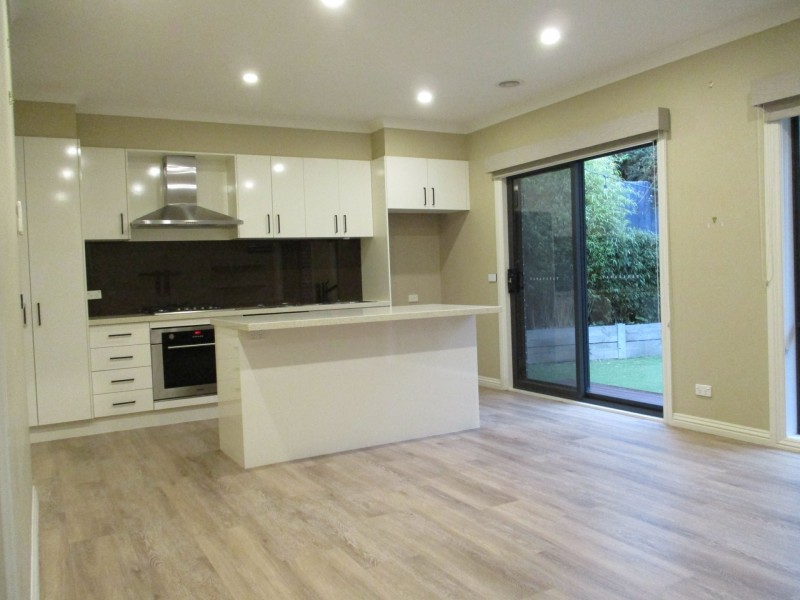 2 Dees Place, Mooroolbark VIC 3138