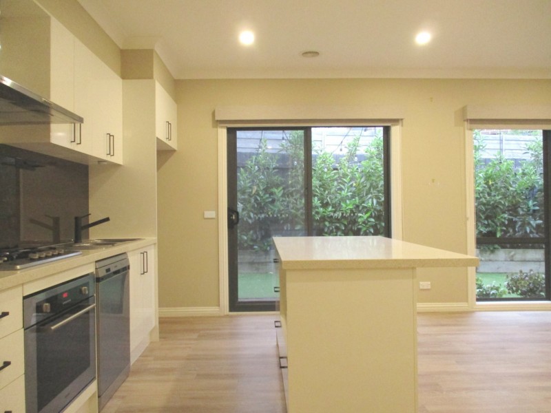 2 Dees Place, Mooroolbark VIC 3138