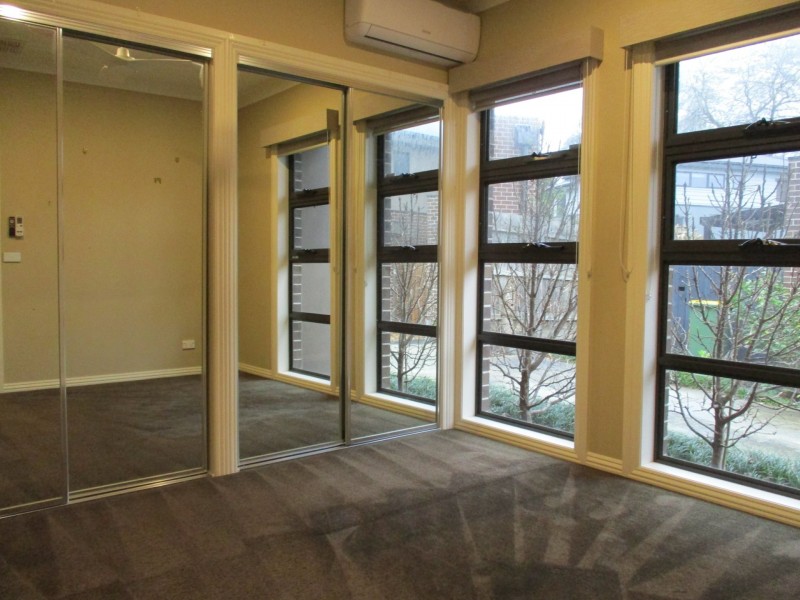 2 Dees Place, Mooroolbark VIC 3138