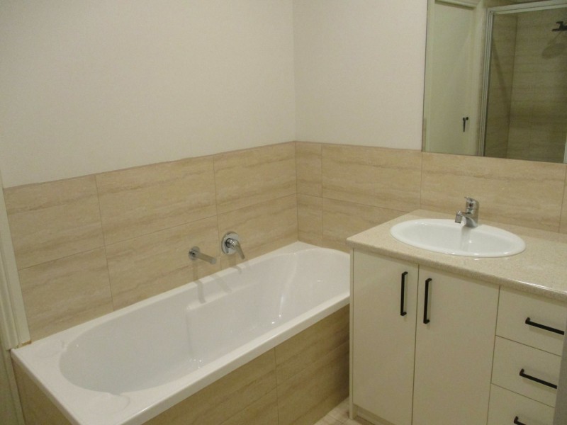 2 Dees Place, Mooroolbark VIC 3138