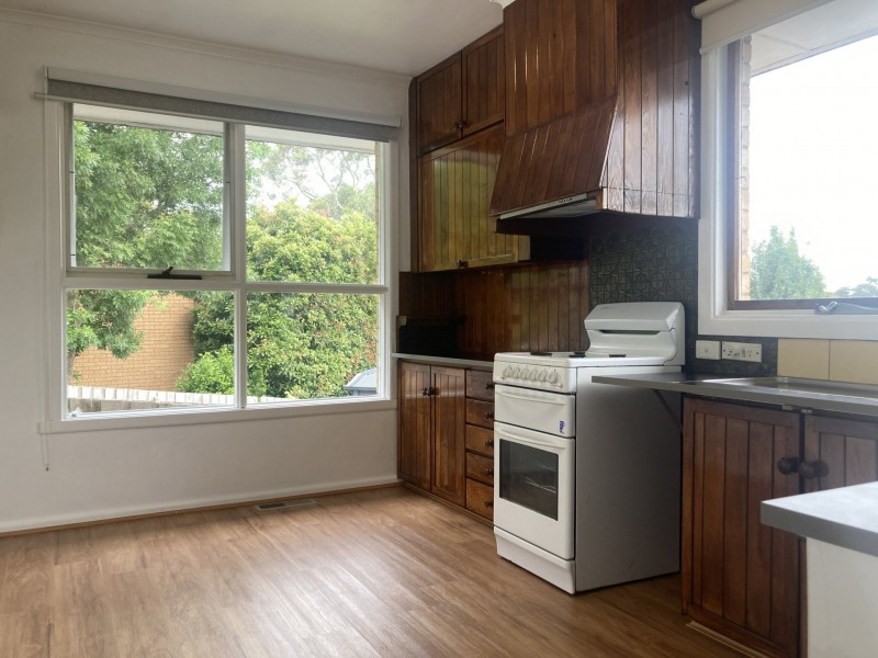 10 Masefield Avenue, Mooroolbark VIC 3138