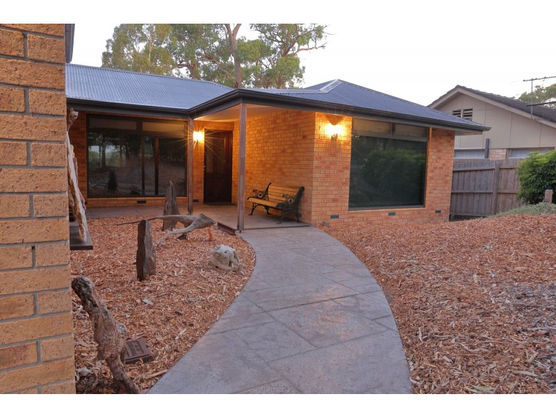 13 Lawson Road, Mooroolbark VIC 3138