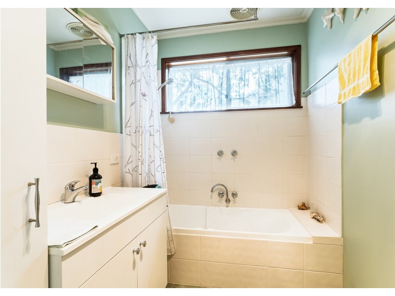 1 Brenda Court, Croydon VIC 3136