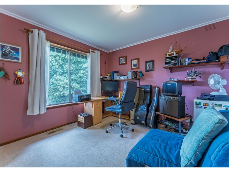 1 Brenda Court, Croydon VIC 3136