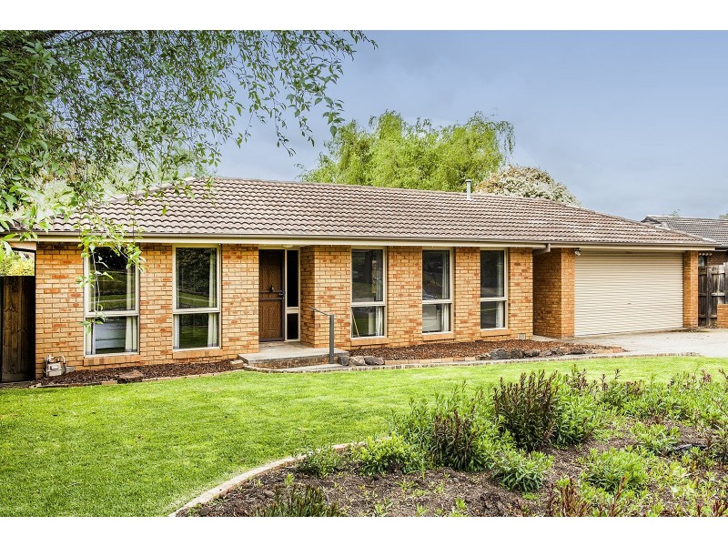 54 Churchill Drive, Mooroolbark VIC 3138