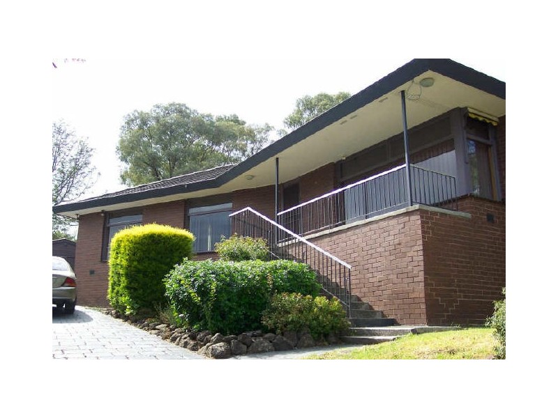8 Uralla Court, Mooroolbark VIC 3138