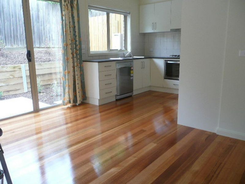 2/4 Cambridge Road, Mooroolbark VIC 3138