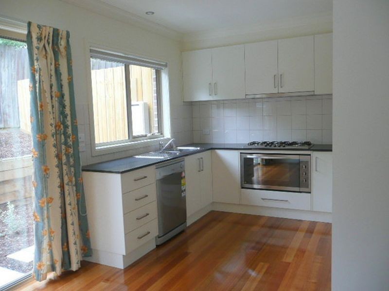 2/4 Cambridge Road, Mooroolbark VIC 3138