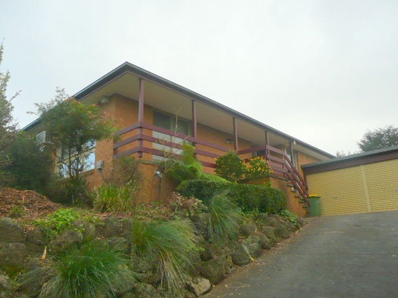 31 Eastwood Crescent, Mooroolbark VIC 3138