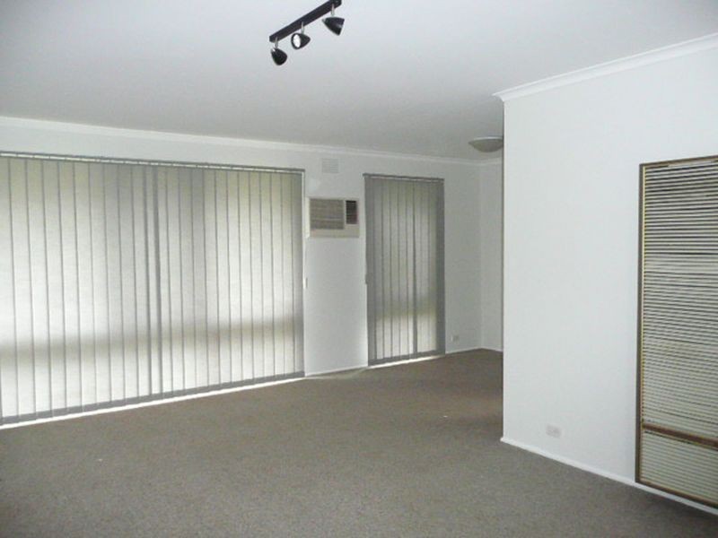 31 Eastwood Crescent, Mooroolbark VIC 3138