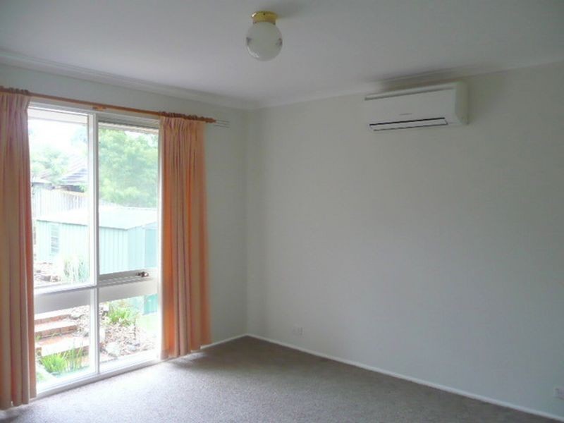 31 Eastwood Crescent, Mooroolbark VIC 3138