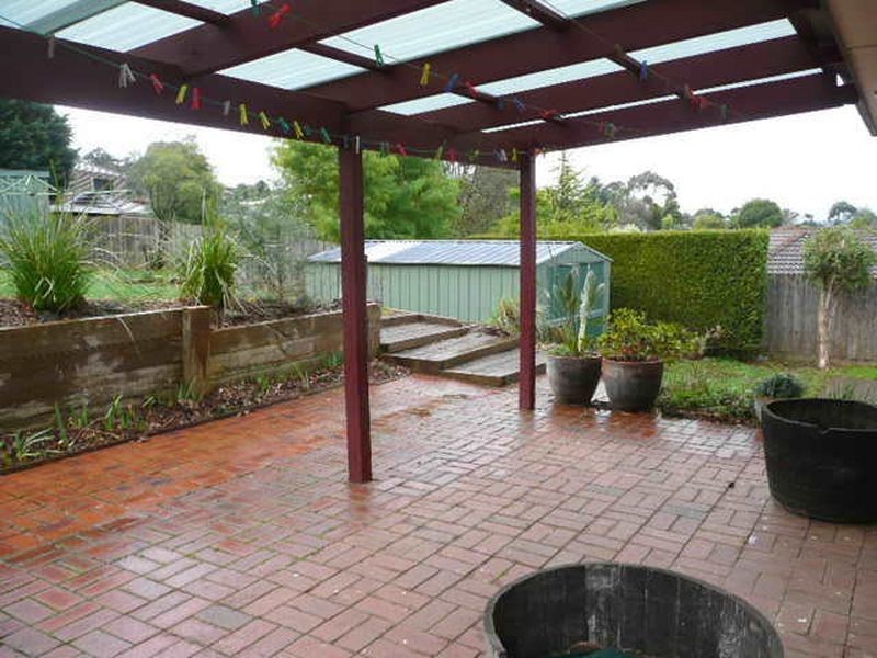 31 Eastwood Crescent, Mooroolbark VIC 3138