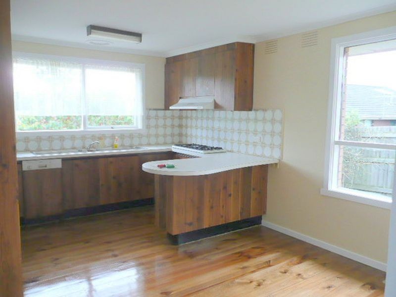 2/8 Churchill Road, Croydon VIC 3136