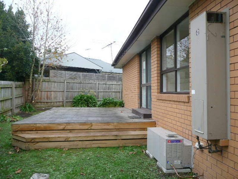 2/8 Churchill Road, Croydon VIC 3136