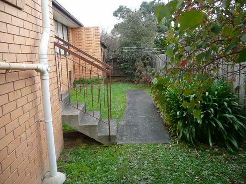 2/8 Churchill Road, Croydon VIC 3136