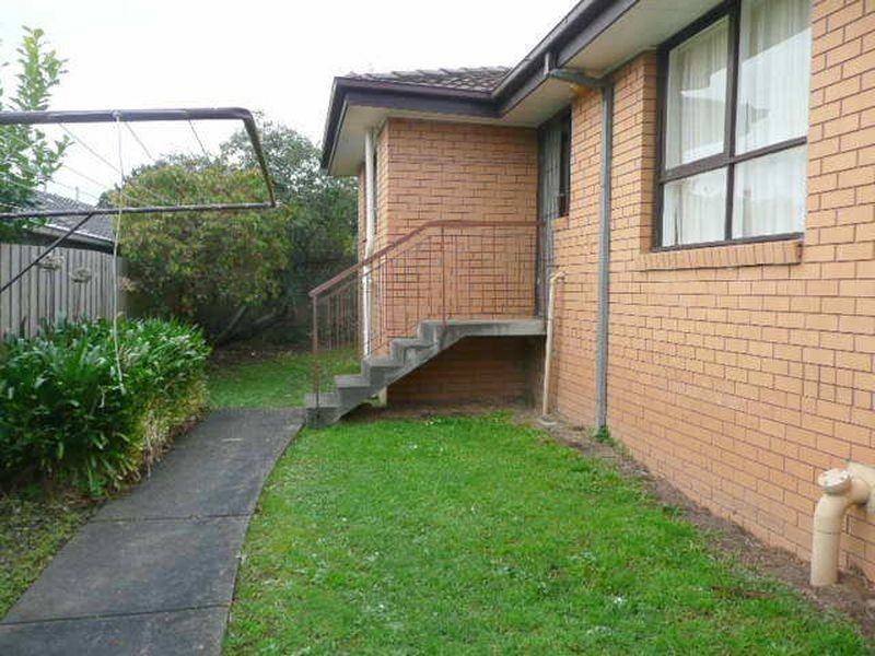 2/8 Churchill Road, Croydon VIC 3136