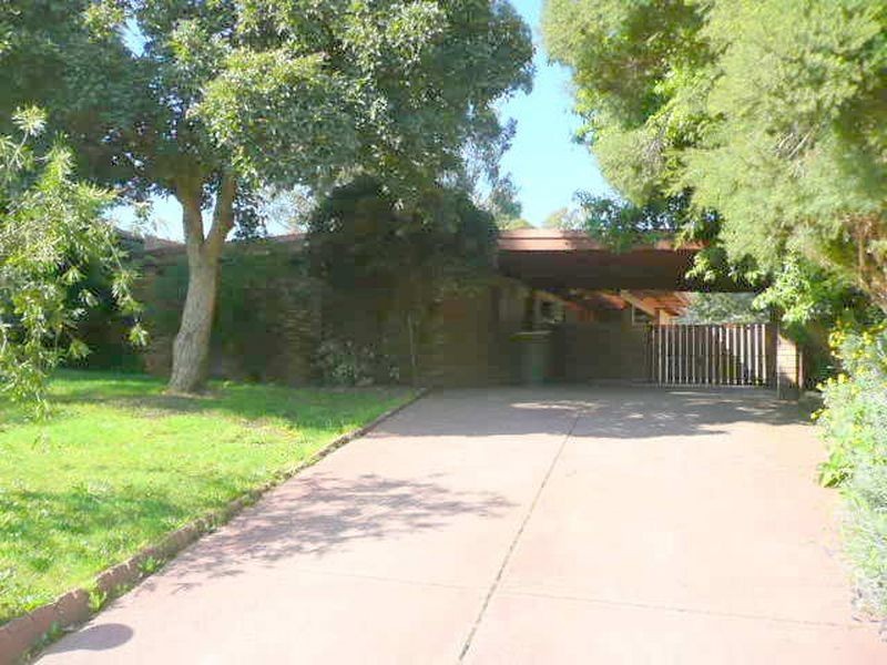 8 Moana Drive, Mooroolbark VIC 3138