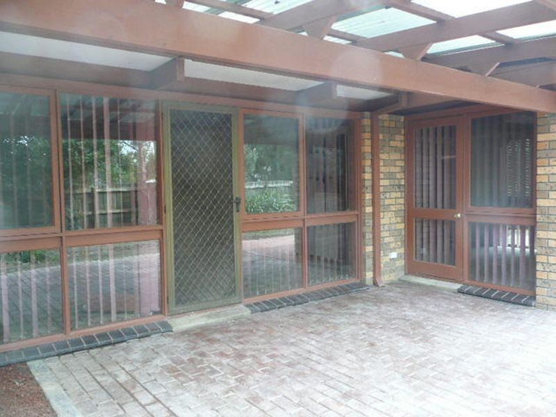 8 Moana Drive, Mooroolbark VIC 3138