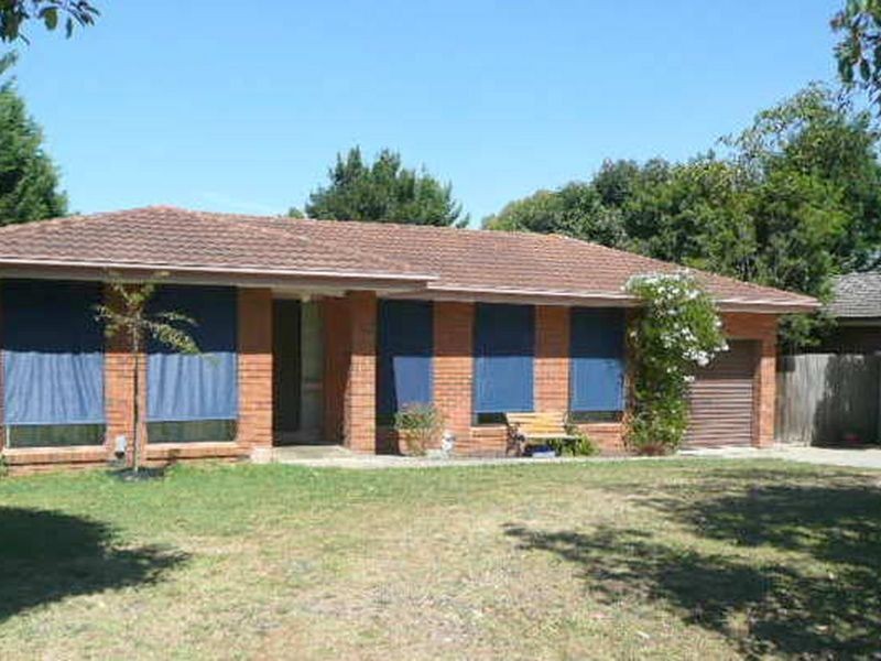 4 Blaxland Court, Mooroolbark VIC 3138