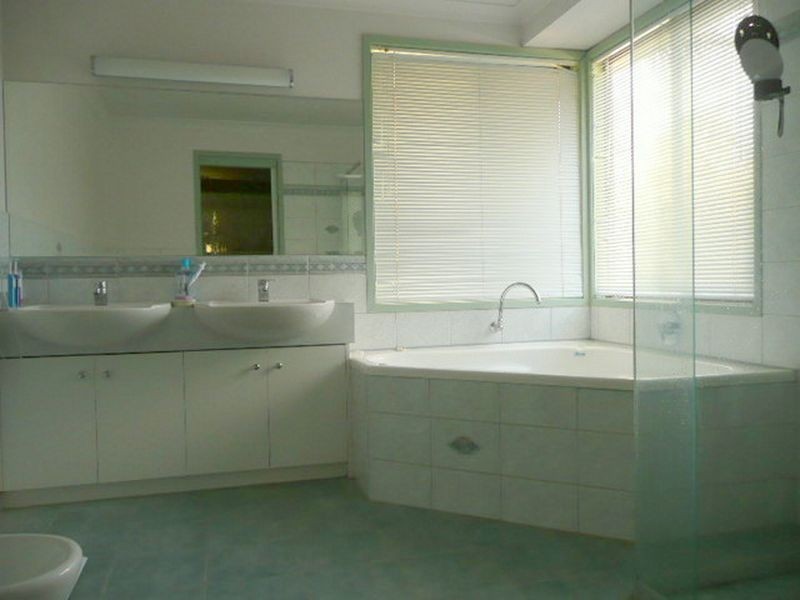 24 Mountain Drive, Mooroolbark VIC 3138