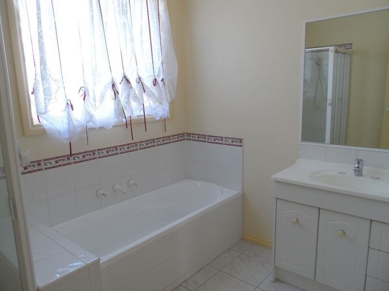 35B Lomond Avenue, Kilsyth VIC 3137