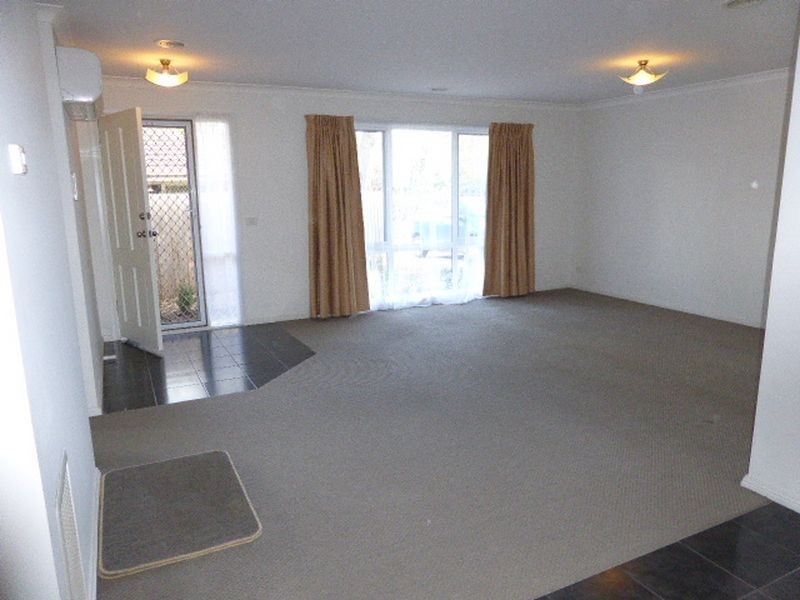 2/36 Croydondale Drive, Mooroolbark VIC 3138