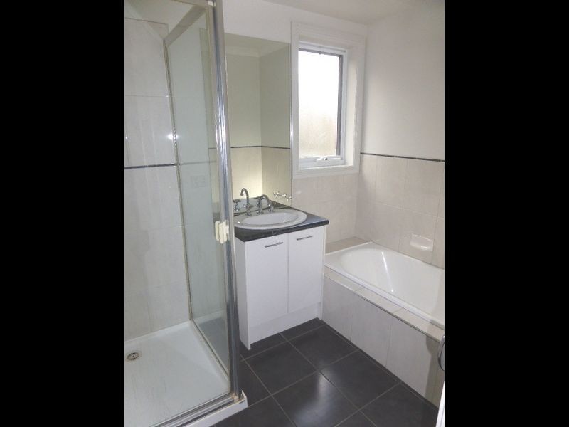 2/36 Croydondale Drive, Mooroolbark VIC 3138