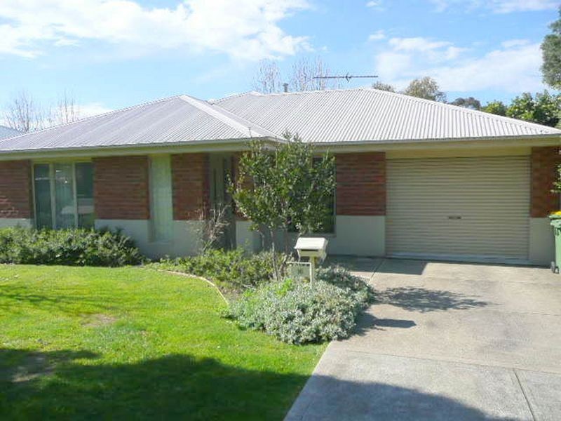 16 Smithacres Road, Montrose VIC 3765