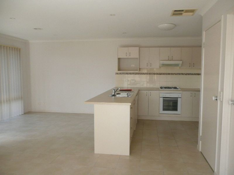 16 Smithacres Road, Montrose VIC 3765