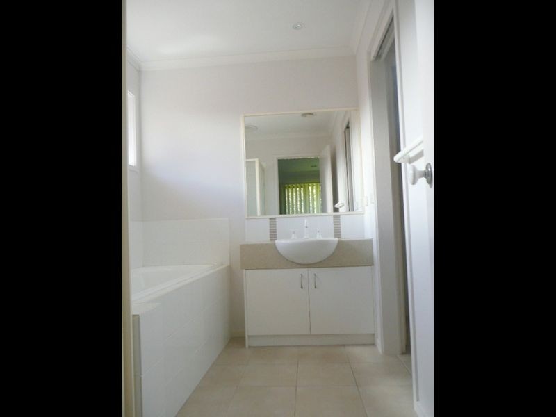 16 Smithacres Road, Montrose VIC 3765