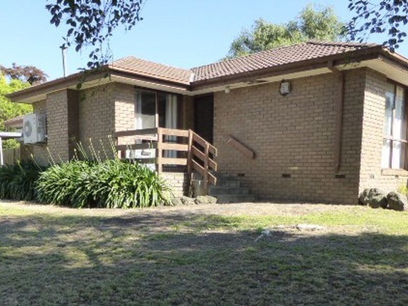 6 Statesman Crescent, Mooroolbark VIC 3138