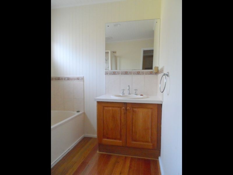 24 Mountain Drive, Mooroolbark VIC 3138