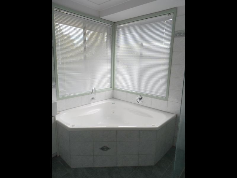 24 Mountain Drive, Mooroolbark VIC 3138