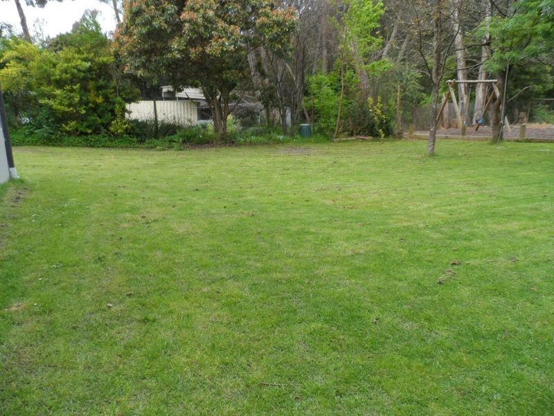 24 Mountain Drive, Mooroolbark VIC 3138