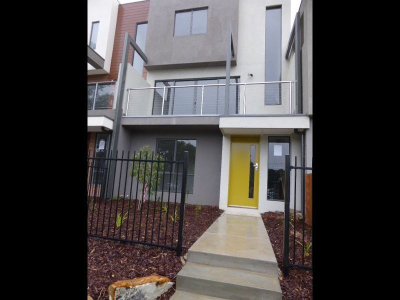 3 Lithgow Way, Mooroolbark VIC 3138