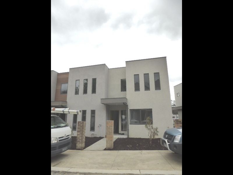 8 Recess Concourse, Mooroolbark VIC 3138