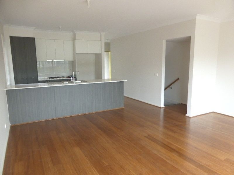 8 Recess Concourse, Mooroolbark VIC 3138