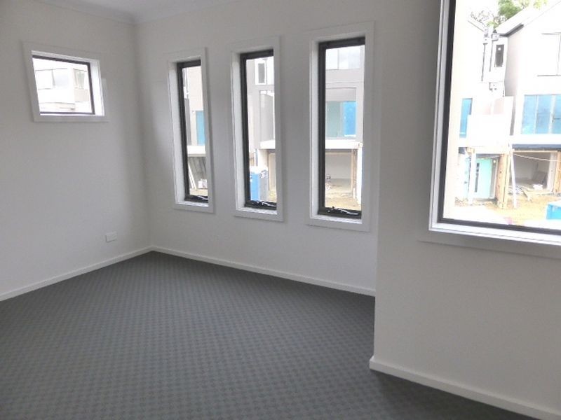 8 Recess Concourse, Mooroolbark VIC 3138