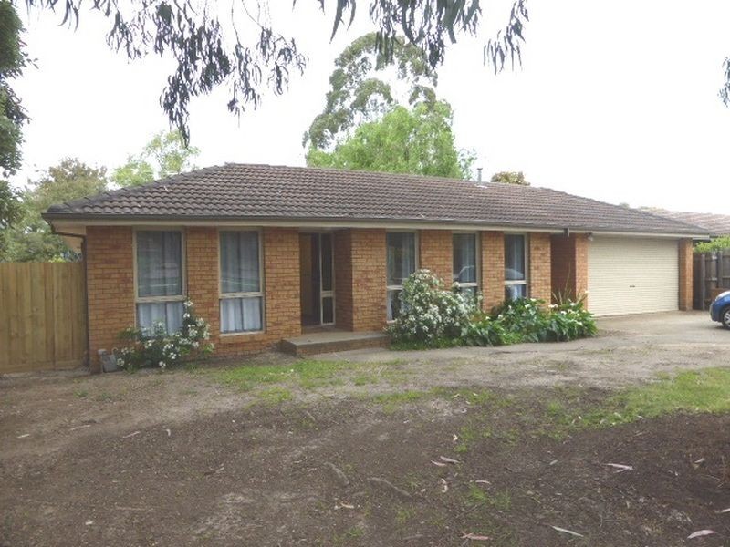 54 Churchill Drive, Mooroolbark VIC 3138