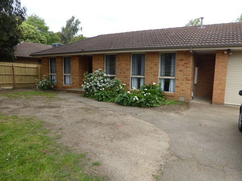 54 Churchill Drive, Mooroolbark VIC 3138