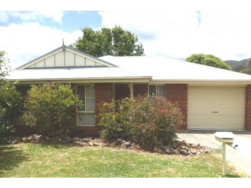 18 Smithacres Road, Montrose VIC 3765