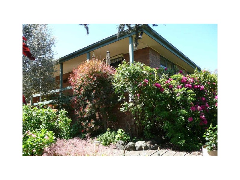 13 Eastwood Crescent, Mooroolbark VIC 3138